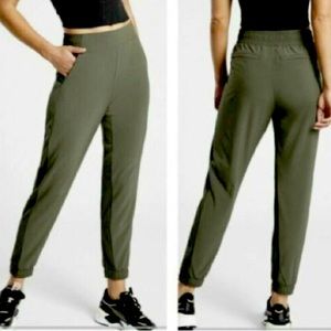 Athleta textured Brooklyn jogger